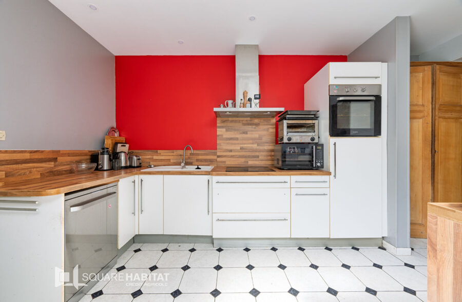 Proximité immédiate de la Deûle, belle maison des années 30 avec 4 chambres et magnifique jardin
