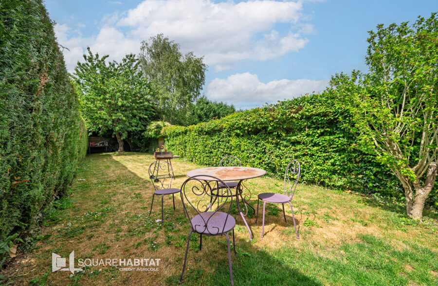 Proximité immédiate de la Deûle, belle maison des années 30 avec 4 chambres et magnifique jardin
