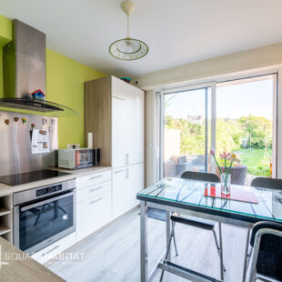 Maison batir en excellent état avec 3 chambres, garage et grand jardin  Sous offre 