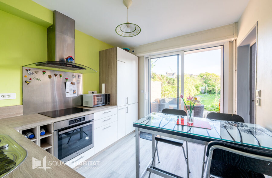 Maison batir en excellent état avec 3 chambres, garage et grand jardin  Sous offre 