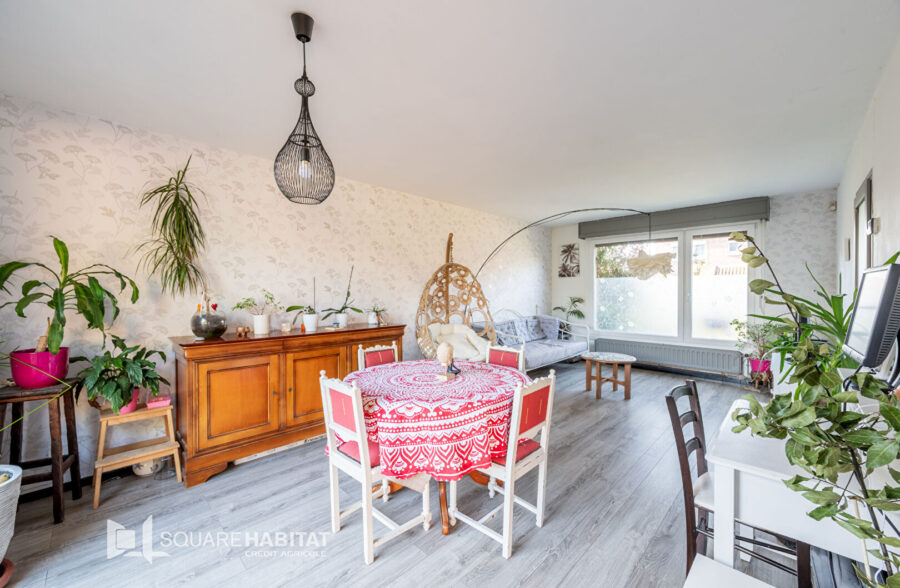 Maison batir en excellent état avec 3 chambres, garage et grand jardin  Sous offre 