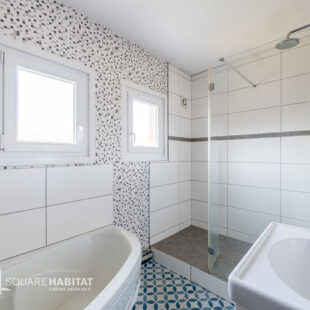 Maison batir en excellent état avec 3 chambres, garage et grand jardin  Sous offre 