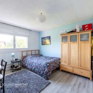 Maison batir en excellent état avec 3 chambres, garage et grand jardin  Sous offre 