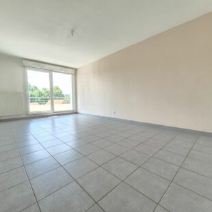 Appartement T3 avec 2 chambres, un balcon, un parking privatif