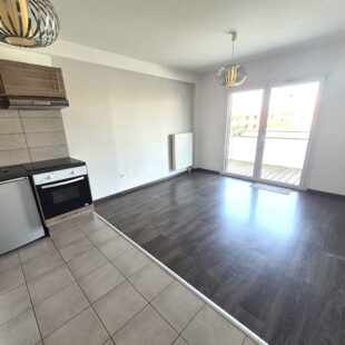 T2 AVEC BALCON + 2 PARKINGS  Sous offre 