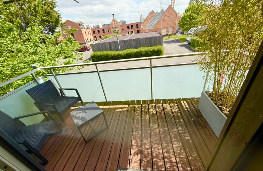 T2 AVEC BALCON + 2 PARKINGS