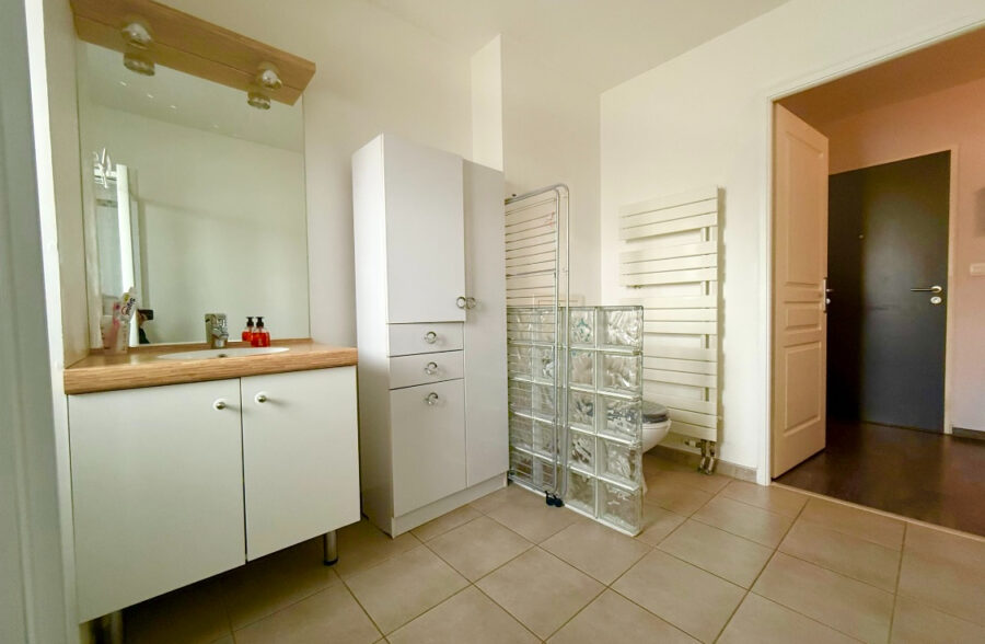 T2 AVEC BALCON + 2 PARKINGS