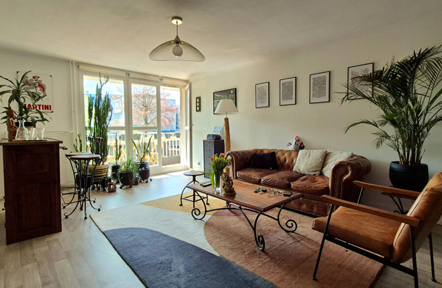 Centre : Appartement impeccable Avec Balcon et parking en sous-sol
