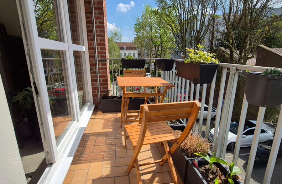 Centre : Appartement impeccable Avec Balcon et parking en sous-sol