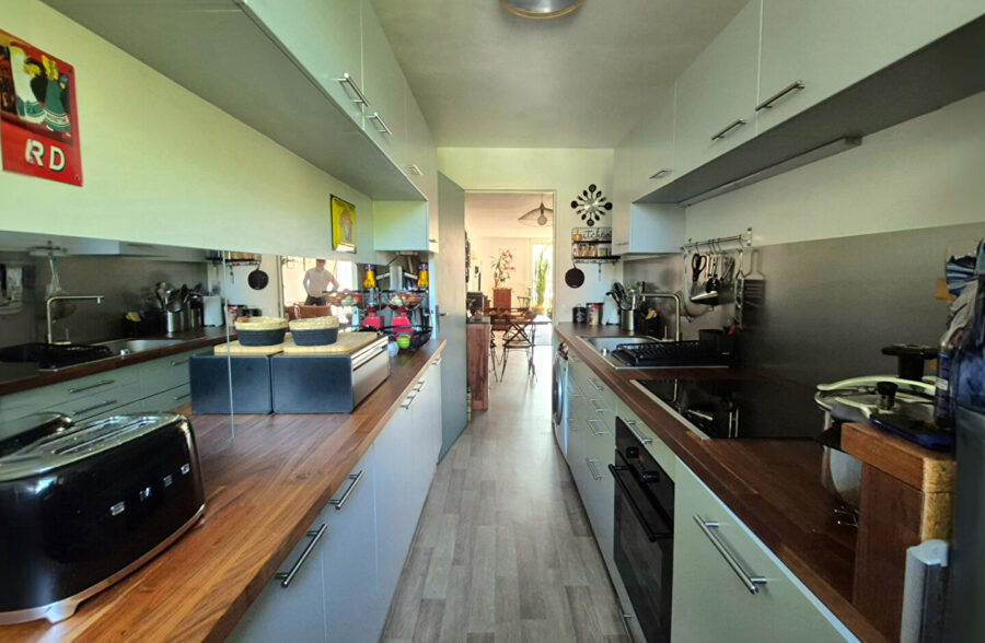 Centre : Appartement impeccable Avec Balcon et parking en sous-sol