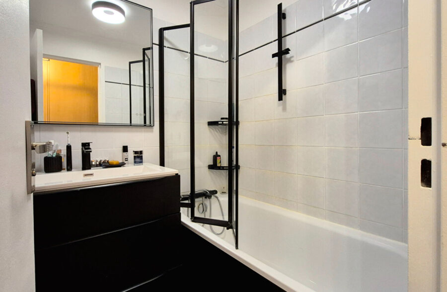 Centre : Appartement impeccable Avec Balcon et parking en sous-sol
