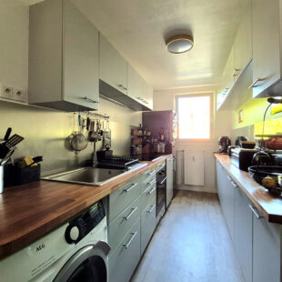 Centre : Appartement impeccable Avec Balcon et parking en sous-sol