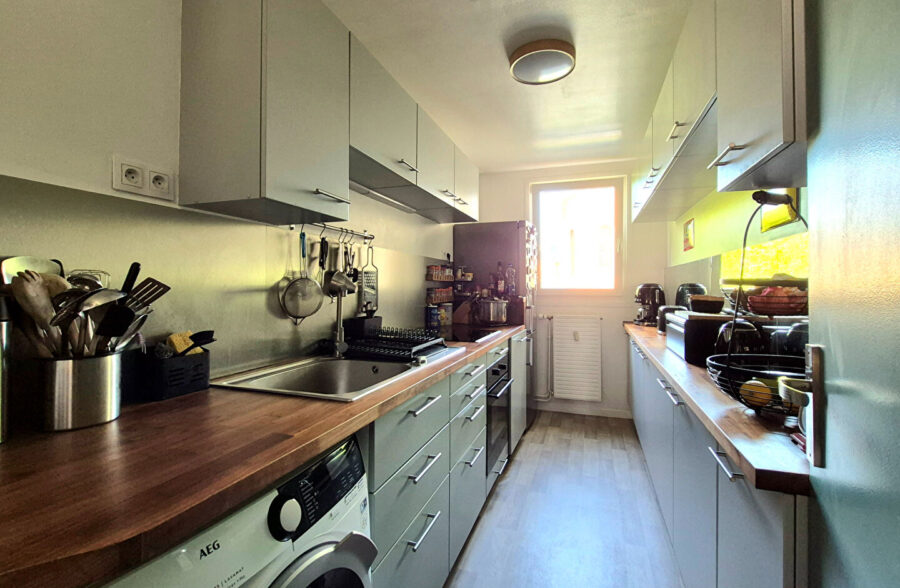 Centre : Appartement impeccable Avec Balcon et parking en sous-sol