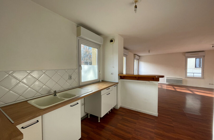 LILLE SEBASTOPOL – GAMBETTA : Type 3 en duplex inversé avec parking individuelle