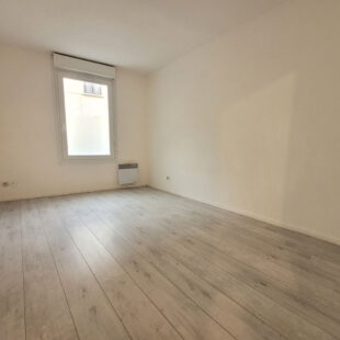 LILLE SEBASTOPOL – GAMBETTA : Type 3 en duplex inversé avec parking individuelle