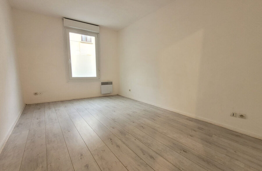 LILLE SEBASTOPOL – GAMBETTA : Type 3 en duplex inversé avec parking individuelle