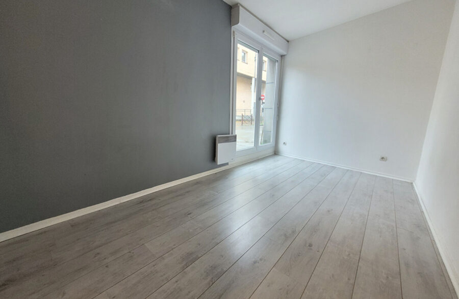 LILLE SEBASTOPOL – GAMBETTA : Type 3 en duplex inversé avec parking individuelle