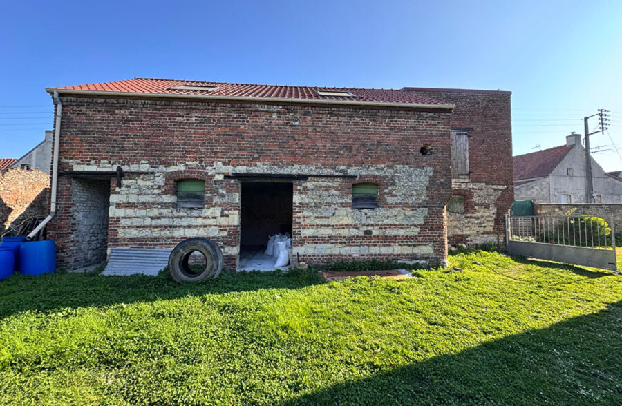 Corp de ferme avec grange et tendance
