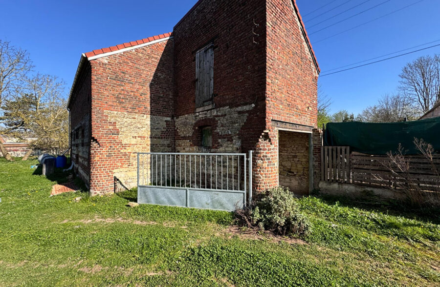 Corp de ferme avec grange et tendance