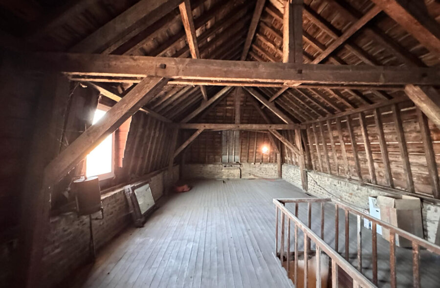 Corp de ferme avec grange et tendance