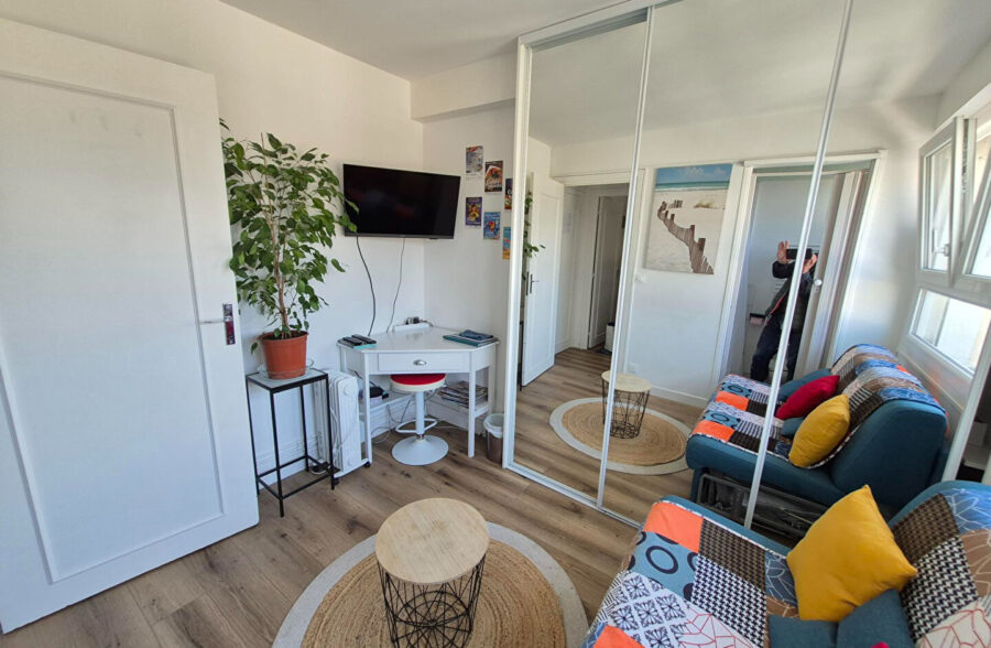Front de mer ! Exclusivité ! Studio entièrement rénové et meublé avec cave !!