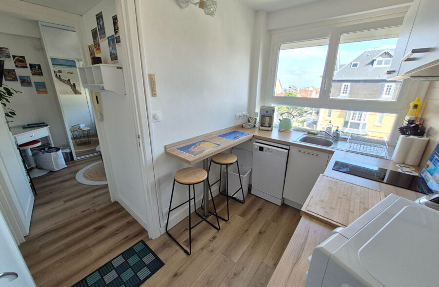 Front de mer ! Exclusivité ! Studio entièrement rénové et meublé avec cave !!
