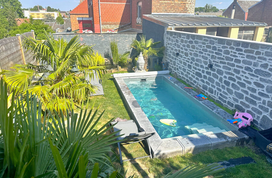 Maison de ville moderne avec piscine