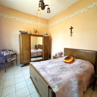 LOT DE BATIMENTS : Charmante maison habitable de plain pied + Atelier de 112m² + GARAGES