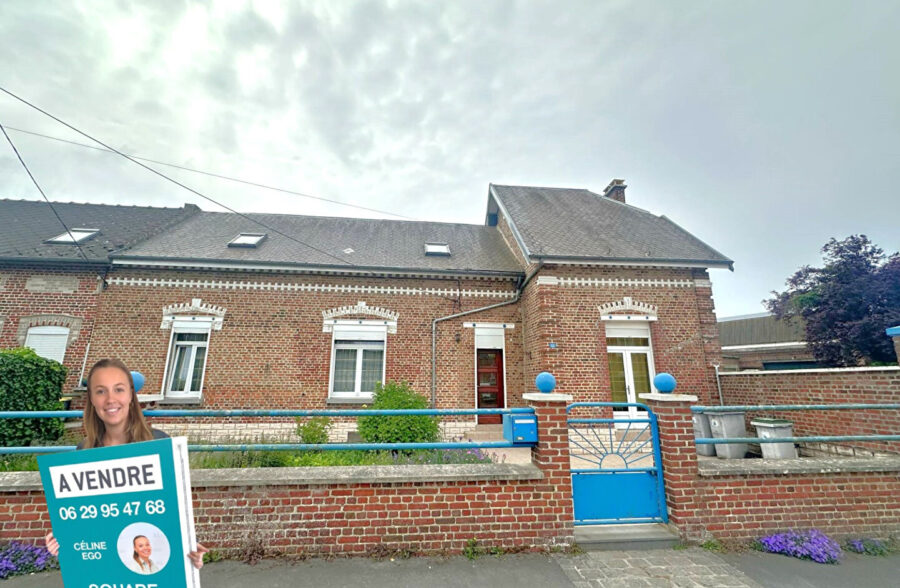 LOT DE BATIMENTS : Charmante maison habitable de plain pied + Atelier de 112m² + GARAGES