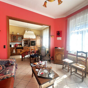 LOT DE BATIMENTS : Charmante maison habitable de plain pied + Atelier de 112m² + GARAGES