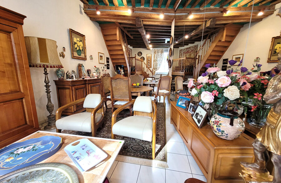 Immeuble mixte hyper centre local et appartement duplex