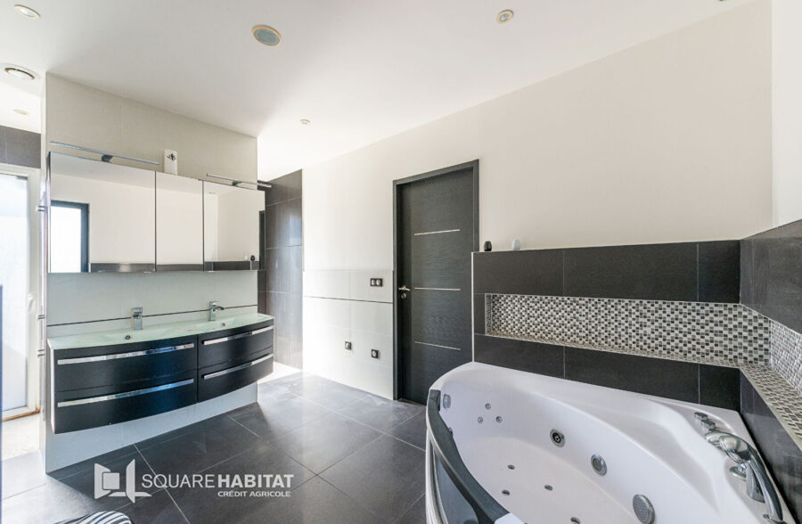 MAISON CUBIQUE INDIVIDUELLE DE 230 M² AVEC GARAGE  Sous compromis 