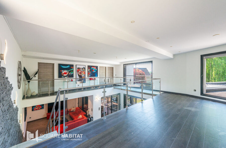 MAISON CUBIQUE INDIVIDUELLE DE 230 M² AVEC GARAGE  Sous compromis 