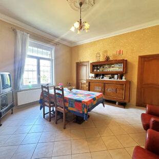 LOT DE BATIMENTS : Charmante maison habitable de plain pied + Atelier de 112m² + GARAGES