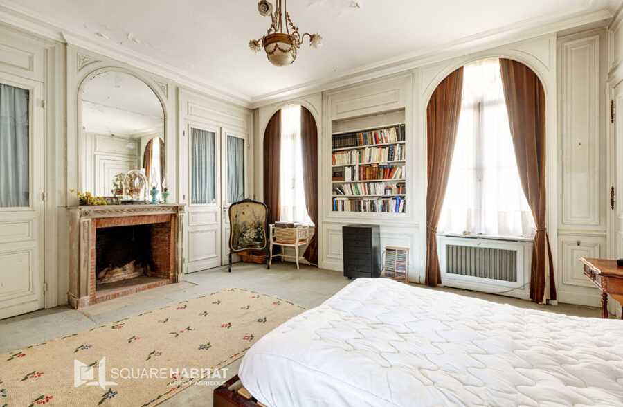 MAISON DE MAITRE A RESTAURER EN CENTRE VILLE