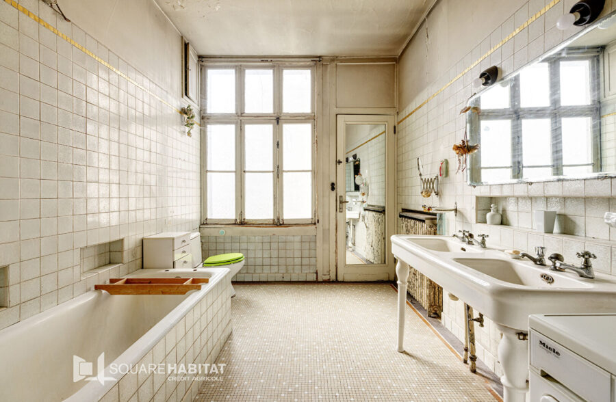 MAISON DE MAITRE A RESTAURER EN CENTRE VILLE