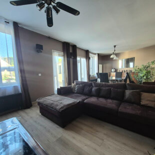 Spacieuse maison semi-individuelle