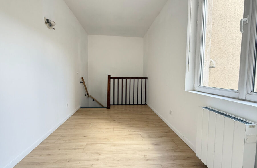EXCLUSIVITE : APPARTEMENT EN DUPLEX AVEC CAVE  PROCHE METRO