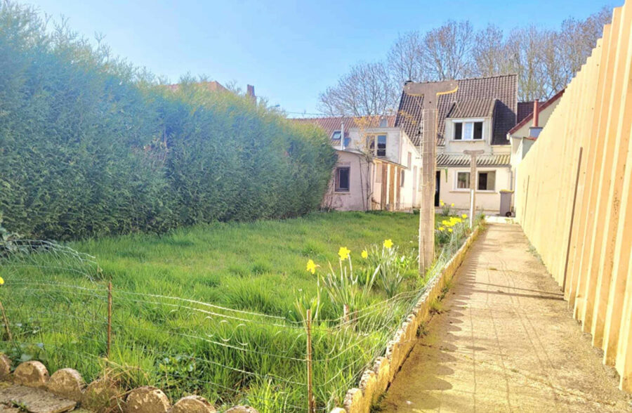 Maison 3 chambres 1 bureau jardin