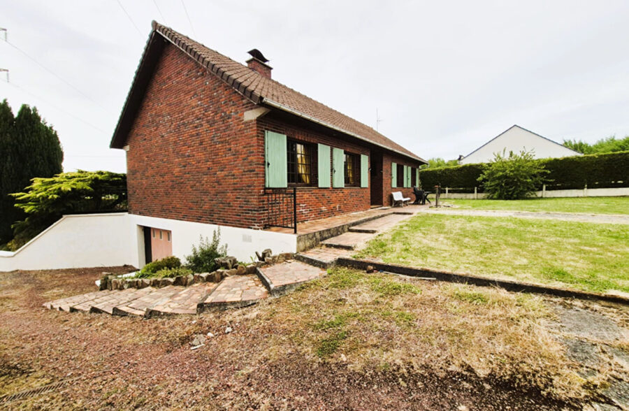 Maison Individuelle plain pied, 3 chambres, sous sol complet, jardin