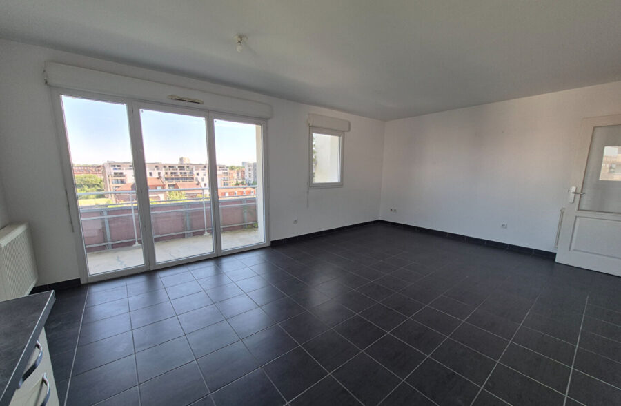 Appartement Saint Andre Lez Lille , grand balcon vue dégagée, grand séjour, 2 chambres, 1 place de parking