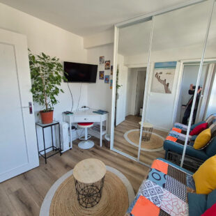 Front de mer ! Exclusivité ! Studio entièrement rénové et meublé avec cave !!