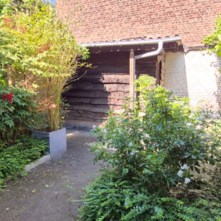 Maison de bâtir avec extérieur