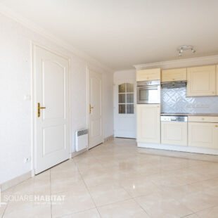 Très bel appartement 3 pièces, terrasse spacieuse plein sud et parking privé