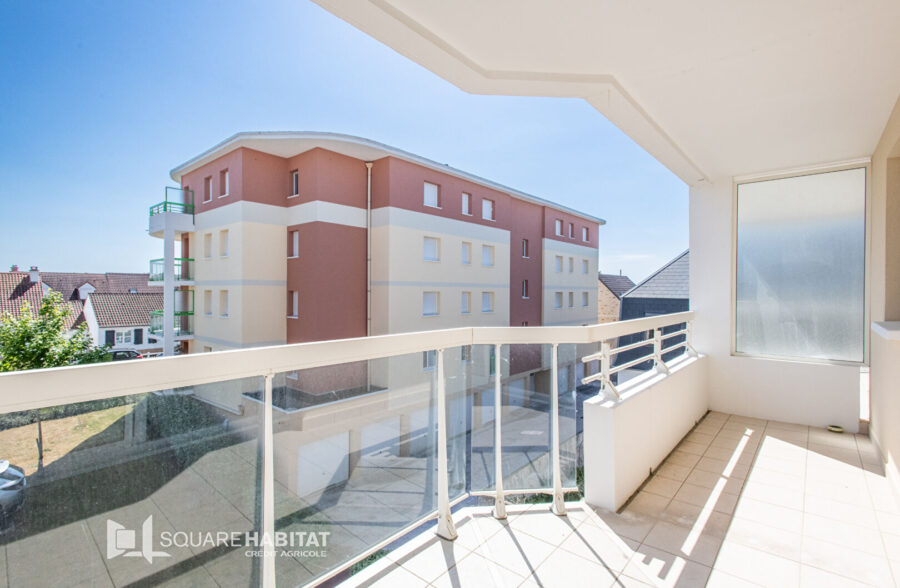 Très bel appartement 3 pièces, terrasse spacieuse plein sud et parking privé