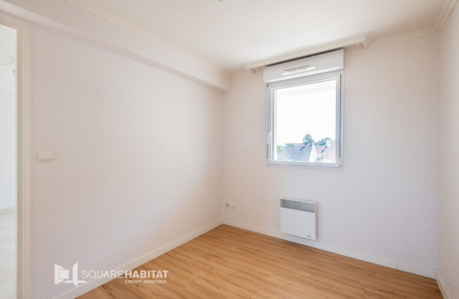 Très bel appartement 3 pièces, terrasse spacieuse plein sud et parking privé