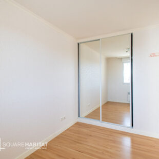 Très bel appartement 3 pièces, terrasse spacieuse plein sud et parking privé