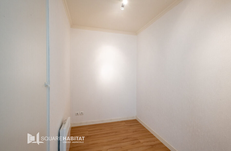 Très bel appartement 3 pièces, terrasse spacieuse plein sud et parking privé