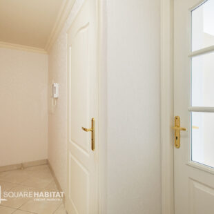 Très bel appartement 3 pièces, terrasse spacieuse plein sud et parking privé