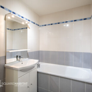 Très bel appartement 3 pièces, terrasse spacieuse plein sud et parking privé